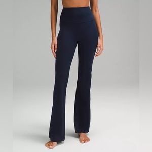 Groove Super-High-Rise Flared Pant Nulu
Regular